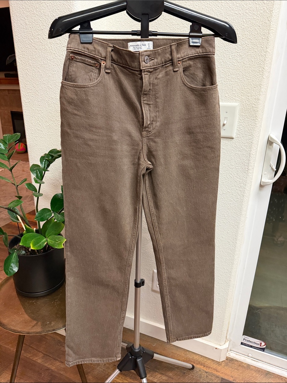 Abercrombie & Fitch The 90s Ultra High-Rise Straight Jeans Brown 27S FallFashion